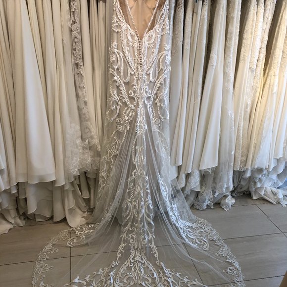 Ivory lace, fitted, triple off-the-shoulder strap - Picture 5 of 8